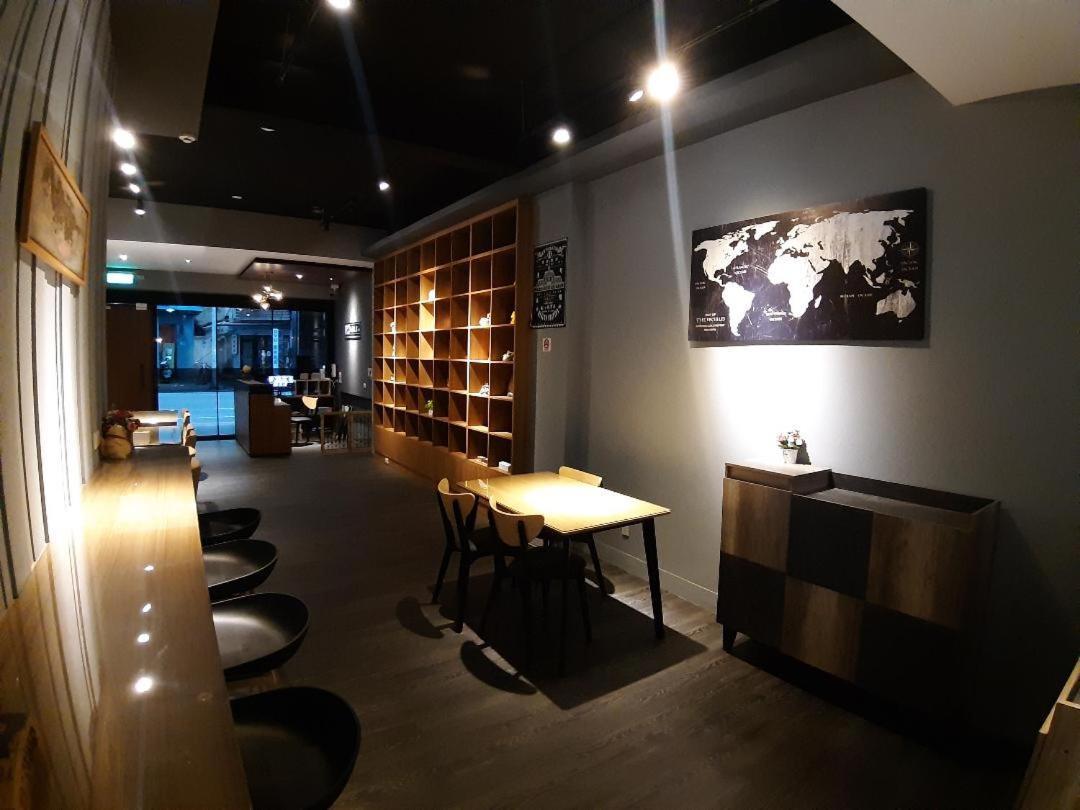 藏青民宿the Wind Guesthouse-Youth Inn Tainan Eksteriør billede
